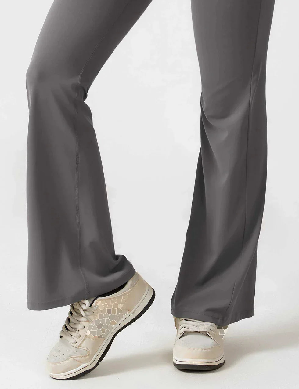 NOVERA™ | Trendy & Flatterende V-Back Jumpsuit