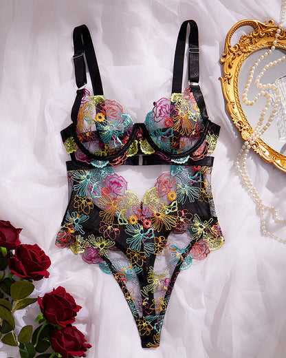 Monica™ | Elegante Mesh Lingerieset met Bloemenborduursel & Cut-Out Accenten