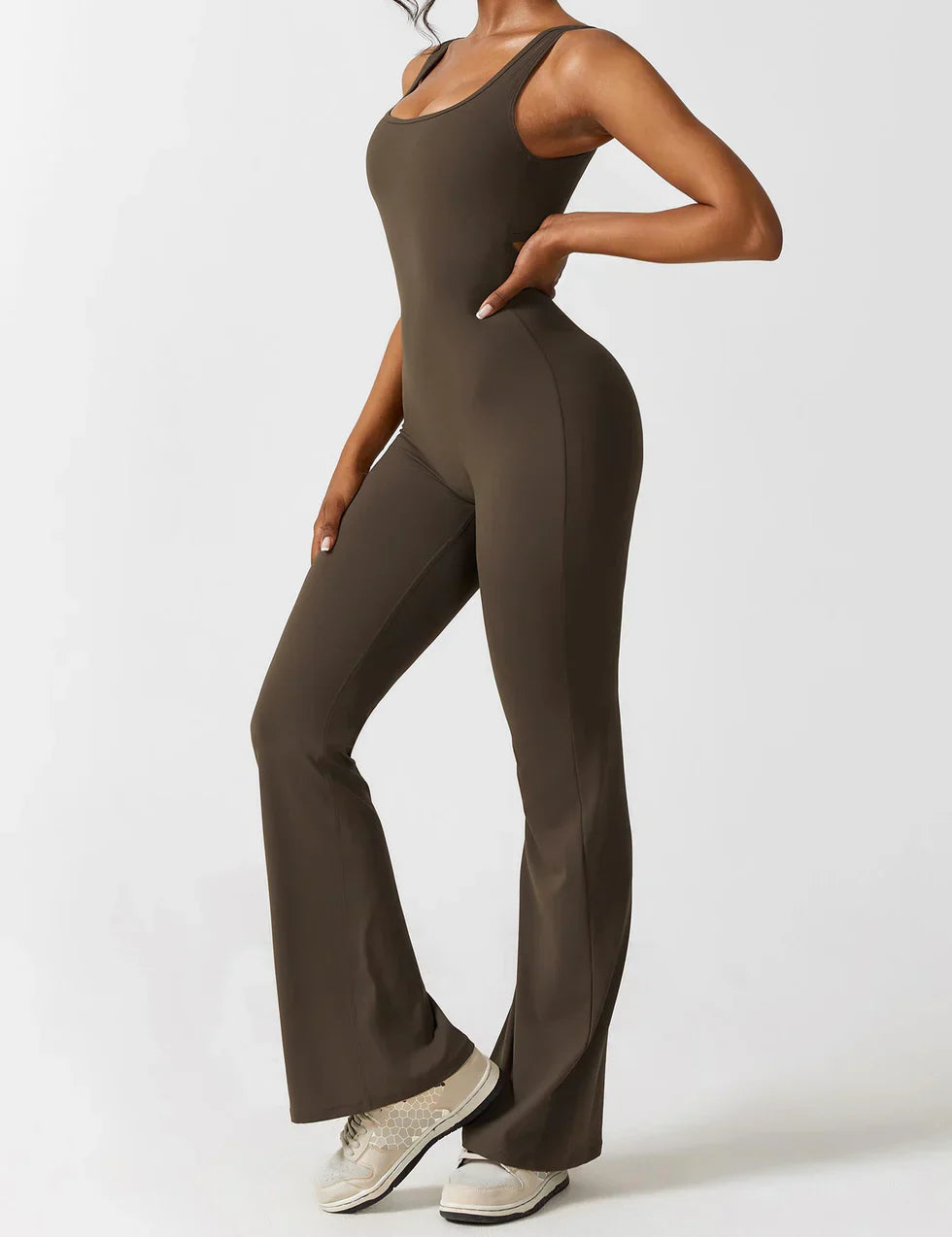 NOVERA™ | Trendy & Flatterende V-Back Jumpsuit
