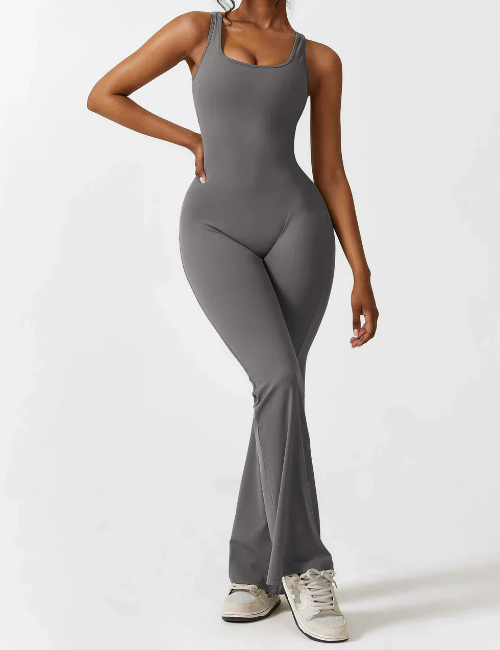 NOVERA™ | Trendy & Flatterende V-Back Jumpsuit