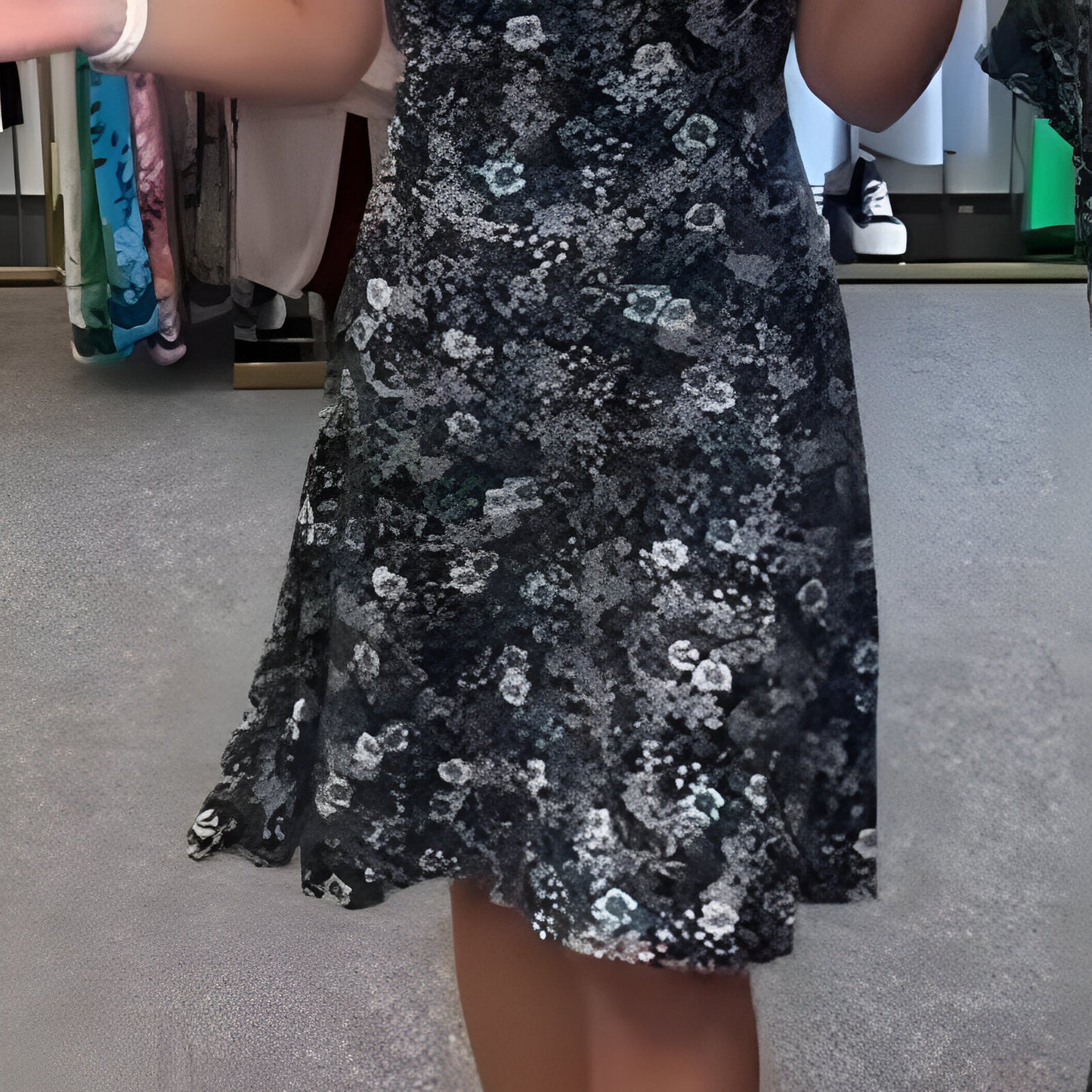 Ella™ | Luchtige Bloemenjurk met U-hals